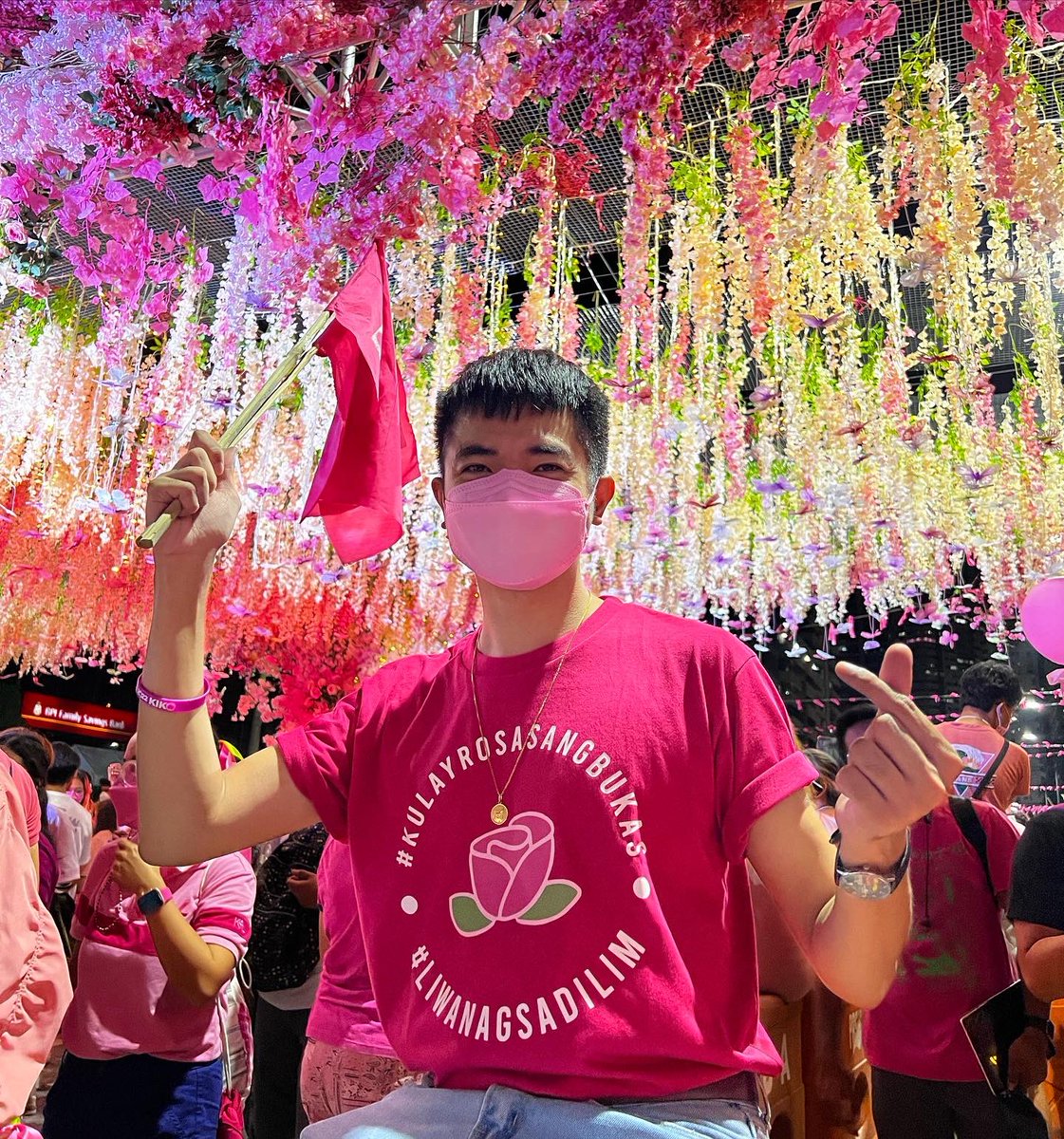 ohohaidee's tweet photo. Uuwing may ngiti at punong-puno ng pag-asa! 😊🌸🌷💕 #PasigLaban #LiwanagSaDilim #LeniKiko2022 https://t.co/Tr7g5OG26y