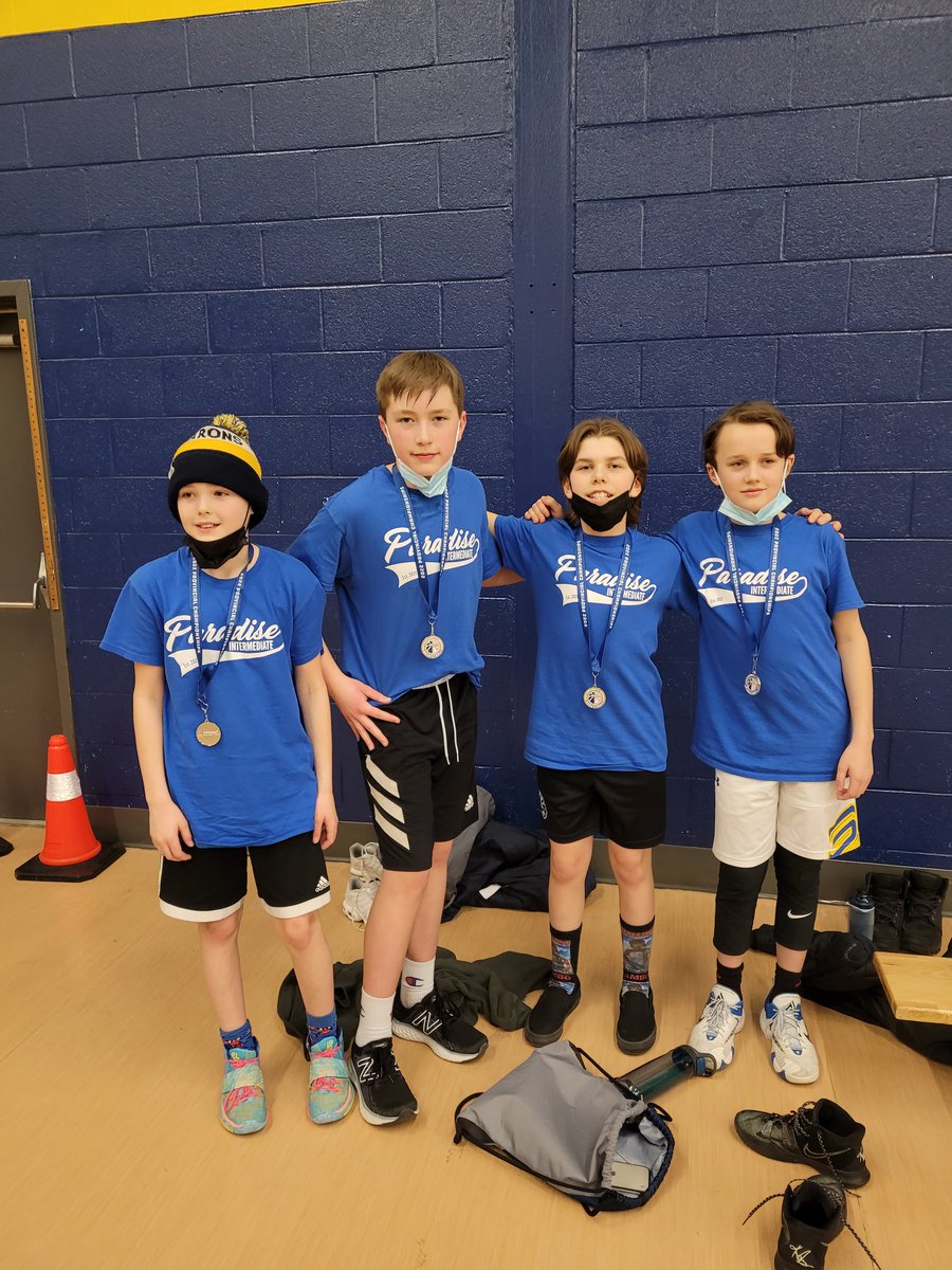 msforward34's tweet photo. Congrats to these silver medalists at the #nlba grade 7 boys provincials! Played hard all weekend showing great sportsmanship. Also, the first basketball medals won in our new school @ParadiseInterm1 #proudcoach #proudteacher @nlbasketball https://t.co/VwoNrW9Tus