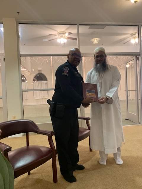 Chief Jones & MCPD staff recently enjoyed a tour of the Dawoodi Bohras Mosque in Ashton, MD.  It was an honor to collaborate with #dawoodibohra, hear their story and information about #projectrise, their local philanthropic endeavor that includes food distribution efforts.
#MCPD