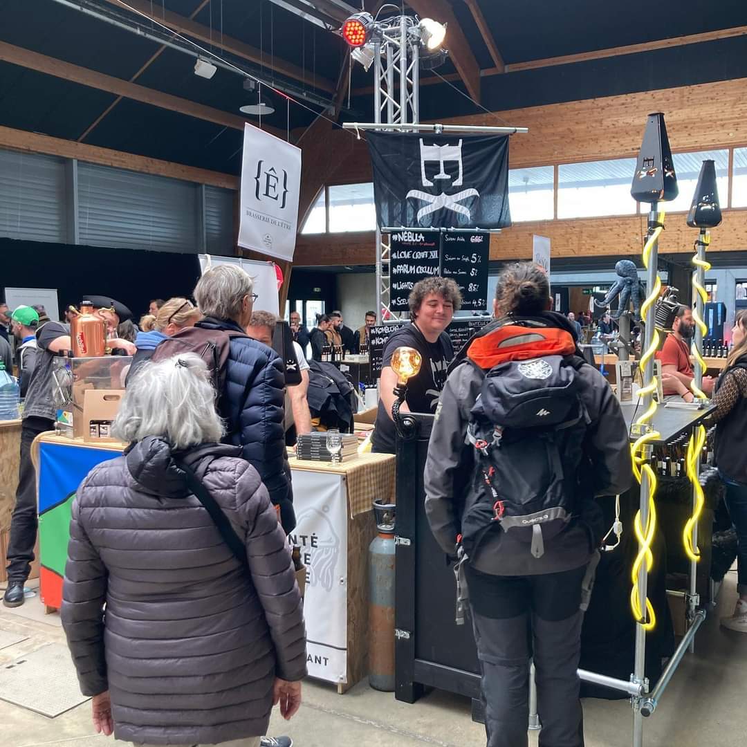 BrasserieEtre's tweet photo. Deux dernières heures du @StMaloCraftBeer.
Profitez-en pour venir déguster nos bières.
Santé !! 🍻🍻🍻
Photo @Biere_art https://t.co/dawQ8s4cqa