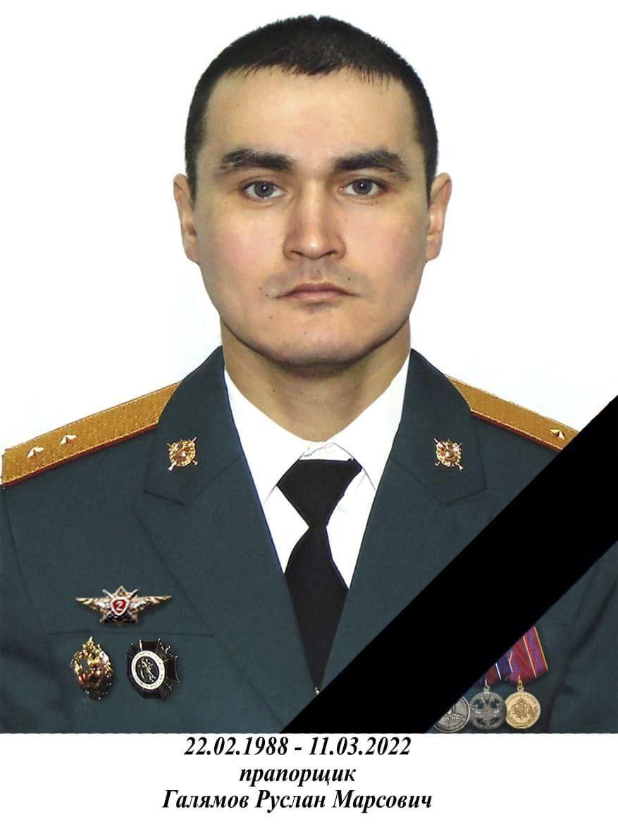 Chorąży Rusłan Galyamov  pojechał walczyć z nazistami w Ukrainie. Uwierzył Russia Today i innym kanałom propagandy Putina.  Zginął 11 marca.
Nie bądź jak Rusłan, nie ufaj rządowym mediom.