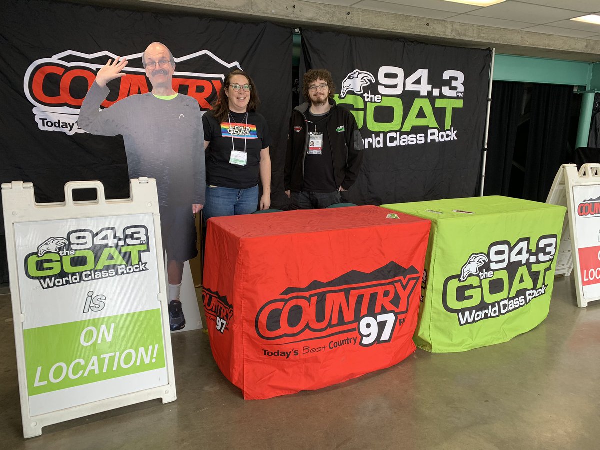 scottieschicken's tweet photo. Thank you @Country97FM for greeting me on my journey from Leduc to volunteer at #WWCC2022 in #yxs. But more important, thanks for sponsoring my favorite sport of π₯. Loved your T. Hope I made you smile. Your buddy is a bit βstiffβ. πππ₯ @CurlingCanada #volunteerlove #curlfam https://t.co/dQTNM6aIH2