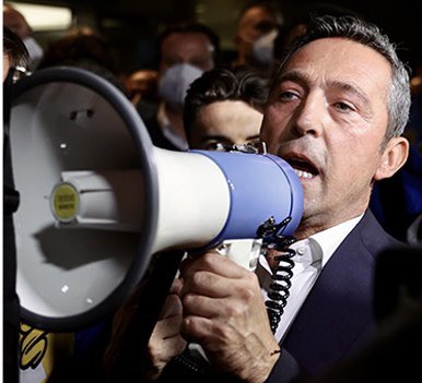 Mustafacevik10's tweet photo. Villalar’ı SATTI,Fenerbahçe Koleji GİTTİ,Sırada FB TV mi VAR..Ülkenin ilk karasal yayın yapan onlarca basın emekçisine ekmek veren FB TV kapatılıp,YouTube üzerinden yayın yapacağı konuşuluyor..Ali Koç yaraları sarmaya gelmemiş Anadolu’yu istila edip yakıp,yıkan Moğollar modunda https://t.co/Iupul3ztte