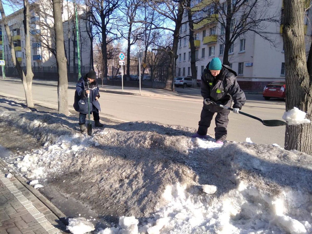 DAKaygorodov's tweet photo. В Химках досрочно начали общегородской месячник по благоустройству. Являюсь руководителем штаба. Детально продумали все виды работ, назначили профильных координаторов. Наметили план на каждый день. Сегодня работы начались с рыхления снега. Только так он растает в разы быстрее. https://t.co/wniL2LpvPa