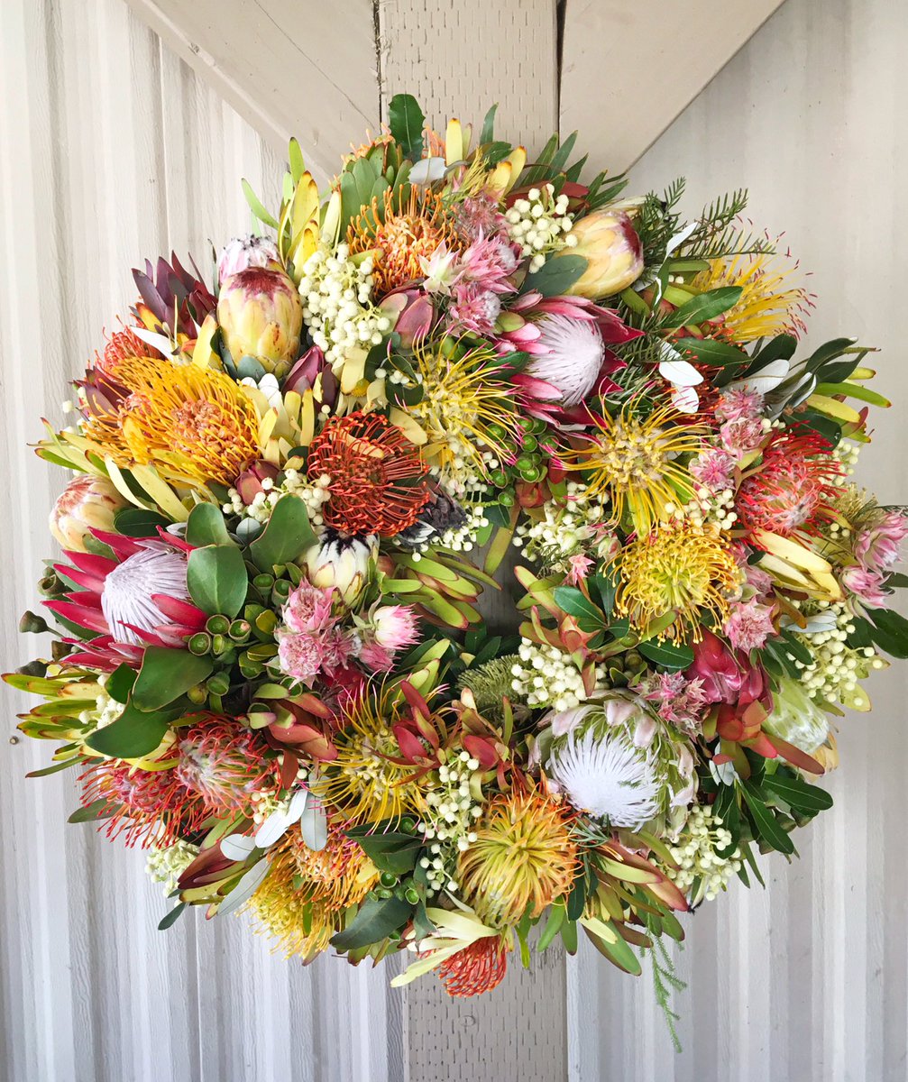 DianaR_Resendiz's tweet photo. Welcome spring! What better way to celebrate the Equinox than with a bountiful wreath? 🌷💫🌼 #sundayvibes #springequinox #inspiredbynature #protea #fynbos #wreathlove #seasonalbliss #allthingsbotanical #seekinspirecreate #bringnatureinside #cagrow https://t.co/MwPH70NUSE