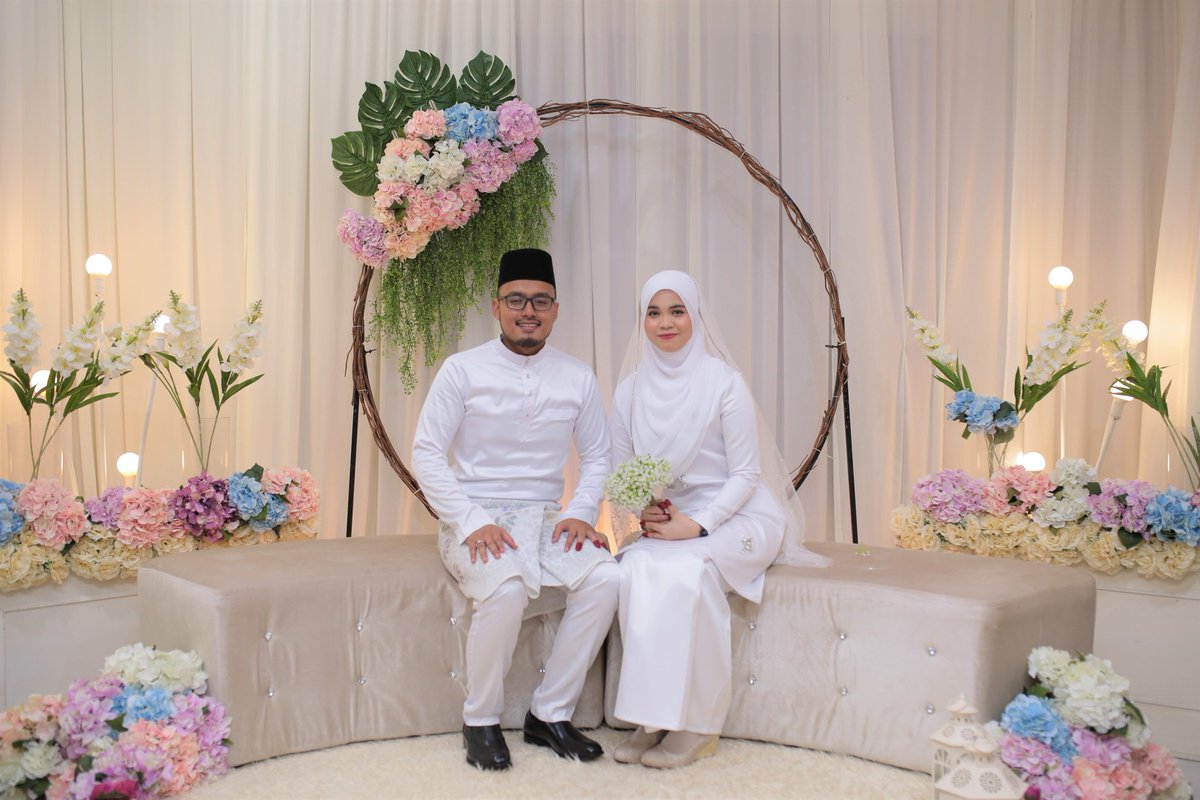 AdilaCheMood's tweet photo. Happy 2nd Anniversary my dear @asyraf5954.

Majlis Akad Nikah (20.03.2020) https://t.co/jfzdyt0XKu
