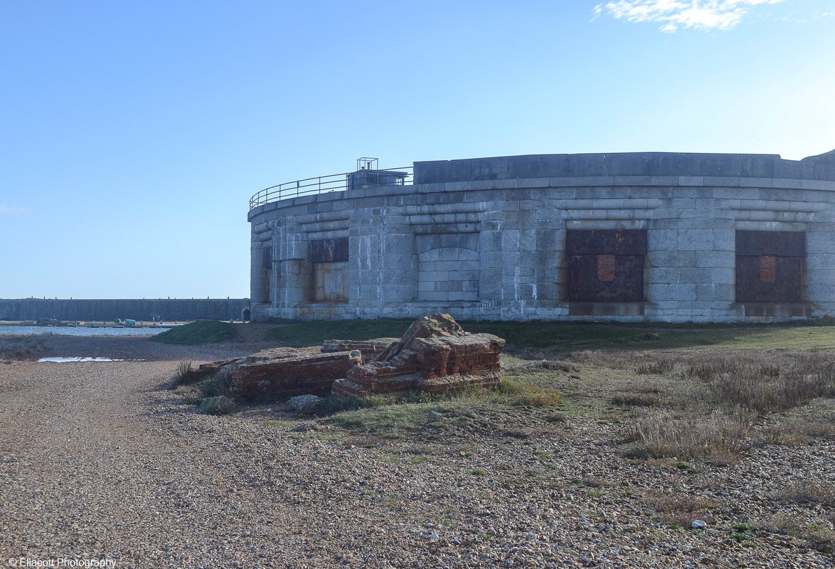 EllacottPhoto's tweet photo. Taken 17/2/2022: Hurst Castle, Hampshire #Castle #Architecture #TravelPhotography #Photography https://t.co/B8QasbgCw4