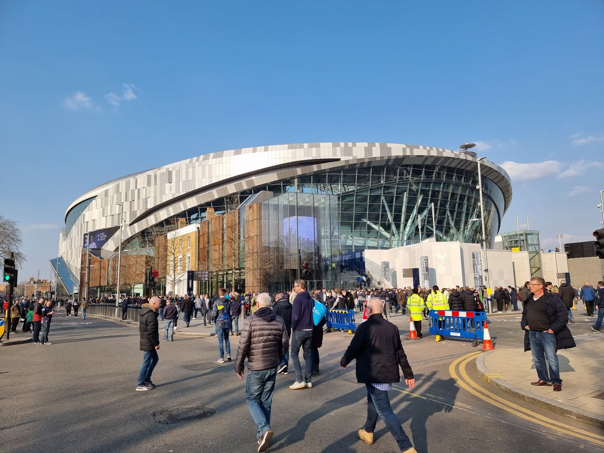 AlanRajah01's tweet photo. Greetings from the greatest football stadium in the world as SPURS takes on West Ham in the Premier League! #COYS https://t.co/kj3oe0EZM5