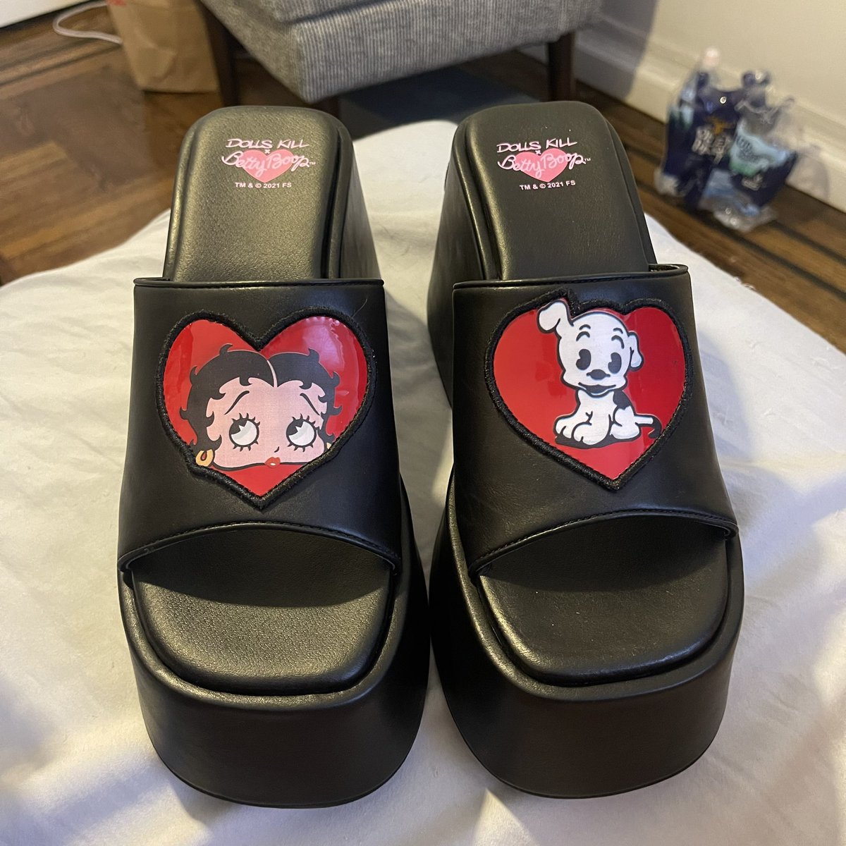 LILBTTYBOOP's tweet photo. obsessed with my new shoes https://t.co/FFqWcKIJVx
