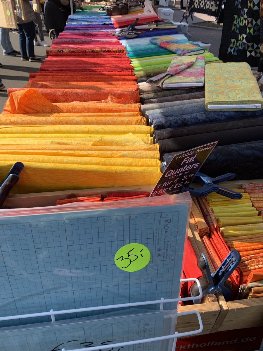 Mina777's tweet photo. Im Farbenrausch! 😊#Hollandstoffmarkt #nähen #stoffe #stoffparadies https://t.co/0Cfit3F26f