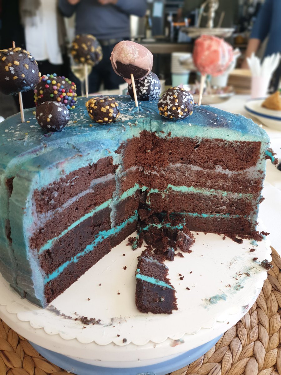 Go__pika's tweet photo. I made my #BabyofSAR & #SpaceBaby an appropriate birthday cake! I'm super proud!! #Momsinscience https://t.co/u0mVdfPVl9