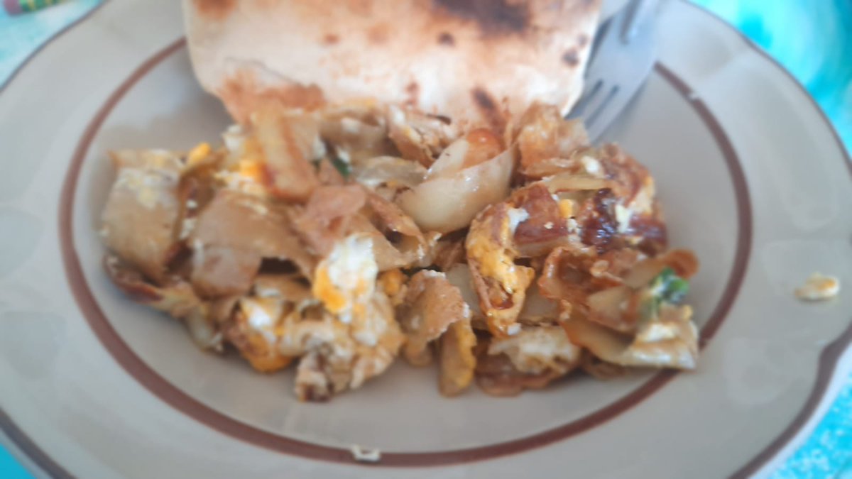 GOGAES's tweet photo. Este torito que traigo,lo traigo desde Jalapa y lo vengo manteniebdo con Cascaritas de papa.
DP #jarochos 
#Veracruz 
#comidamexicana
#mexicanfood 
#cascaritas
#papa 
#Food 
#dimanche 
#domenico
#DomingoEnELTIEMPO https://t.co/PF1Q6uNnbo