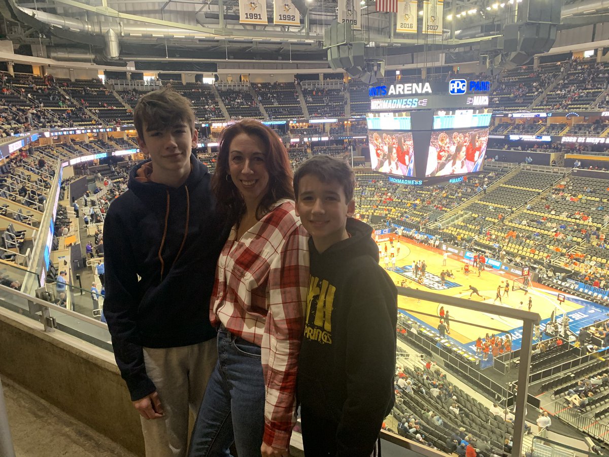 Fun times at March Madness Day 2. Go Cougars.  #mmselfie