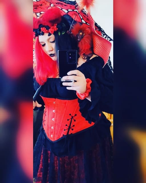 Its been so long since I've become the red fox 
Ren fair ready
Catch me there from 10-5 for meet n greet + pics! #rennaissancefestival #arizona #goth #fox