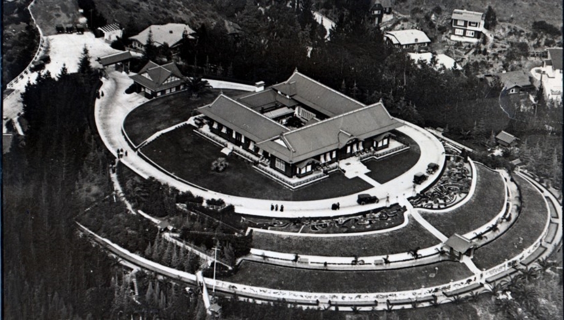 YamashiroLA's tweet photo. A small trip back in time:Here's an Aerial #HistoricView of Yamashiro taken in 1922 from an angle you've probably never seen before. https://t.co/374keiQ1Ga