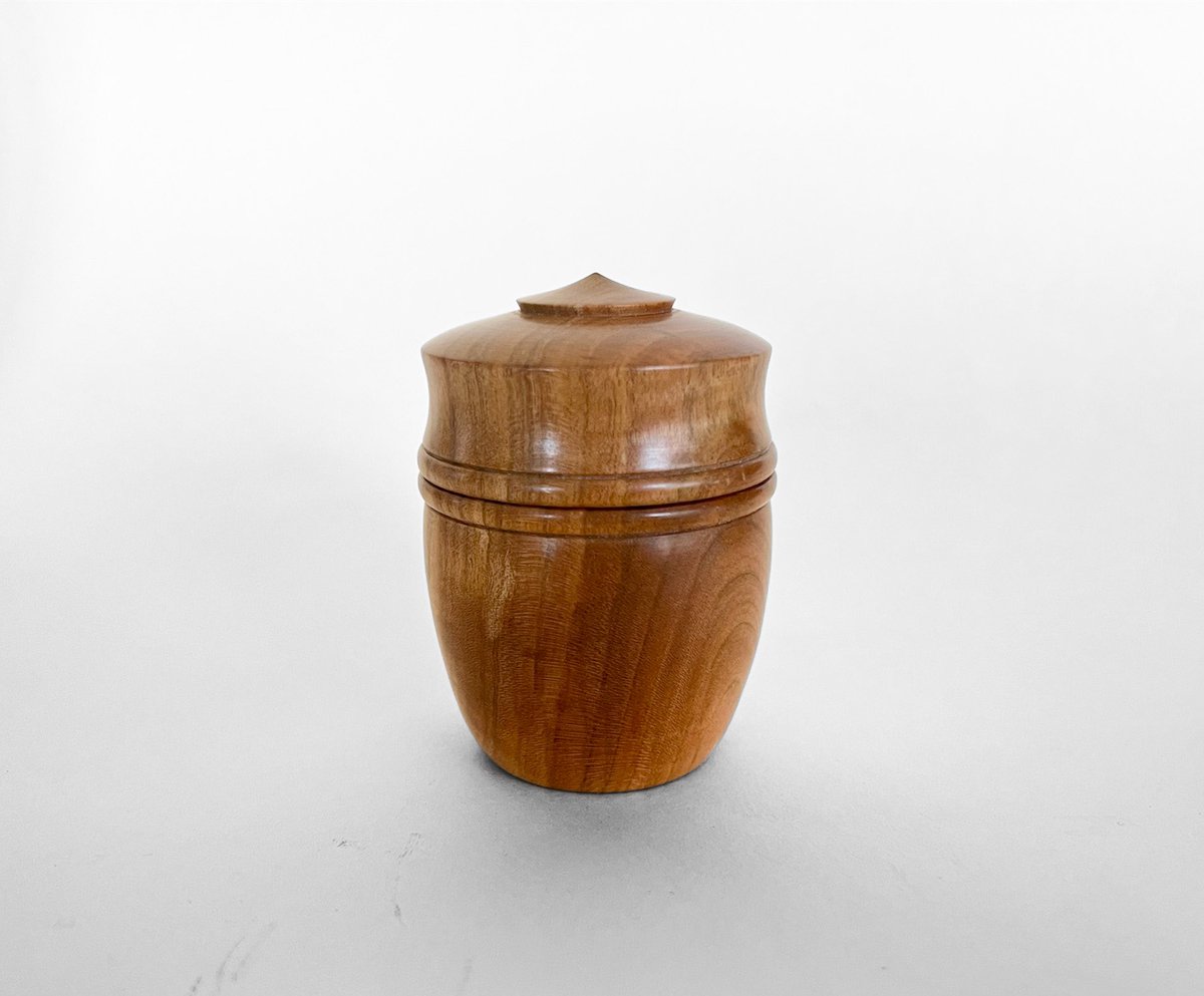 MSWoodturning's tweet image. Todays offerings from the workshop.  A lovely piece of Scottish Elm made into a small box finished with U-BEAUT Polish and renaissance wax. Available as always for sale.  Please PM for details.  #Elm #highlandsandislands #craft #woodturning