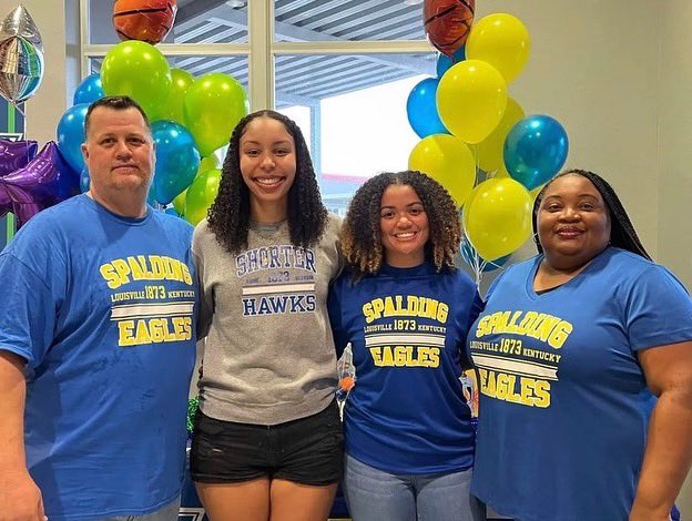 NicoleHollowel7's tweet photo. Thank you again @SpaldingWBB for the opportunity to keep playing the game I love at the next level. Also, thank you to everyone who came out to support. I can’t wait to get up there and get to work!!💛🦅 @Kylee_Gorby @girls_river https://t.co/3dsEBS3x4Z