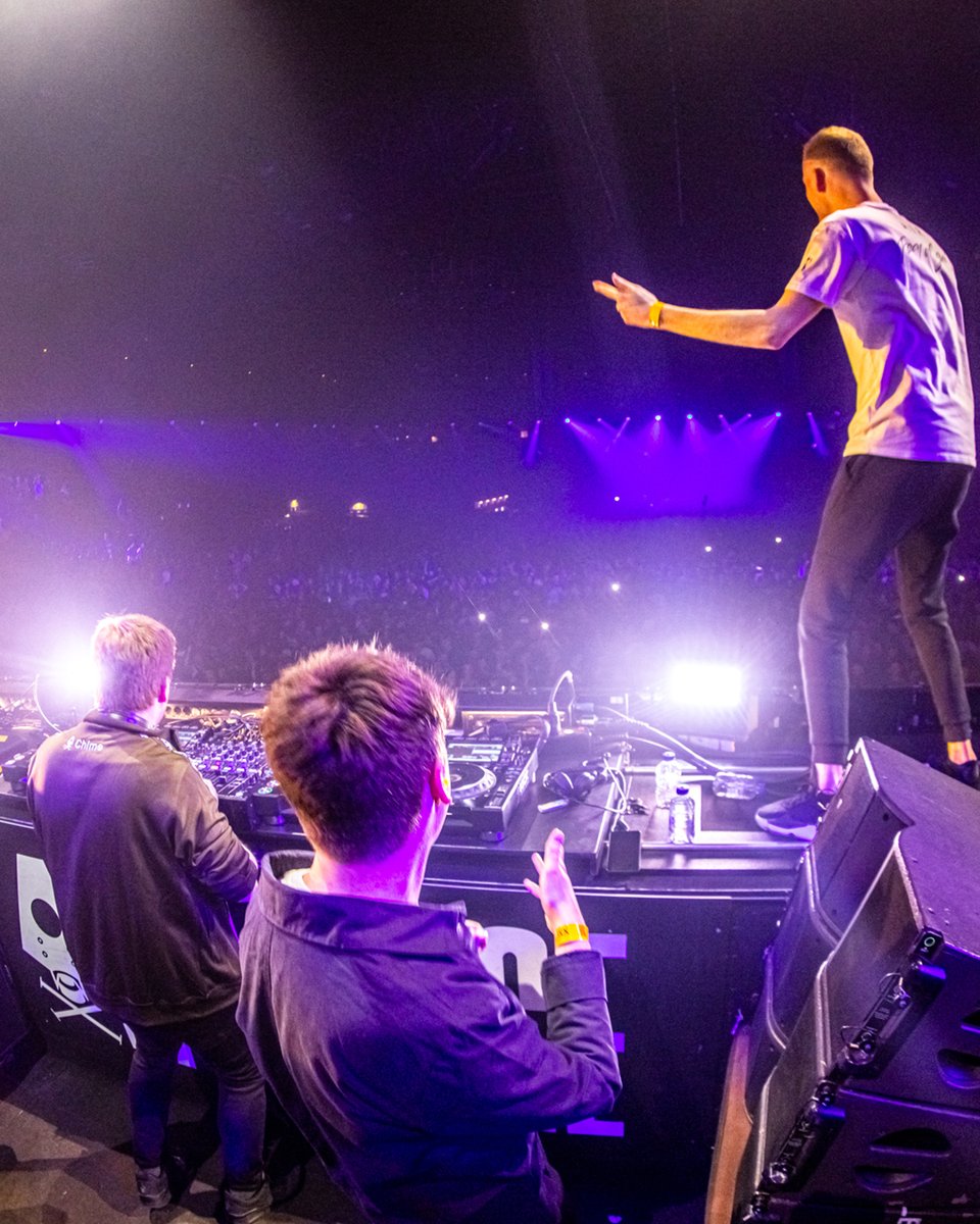 OLIVERSE tweet media