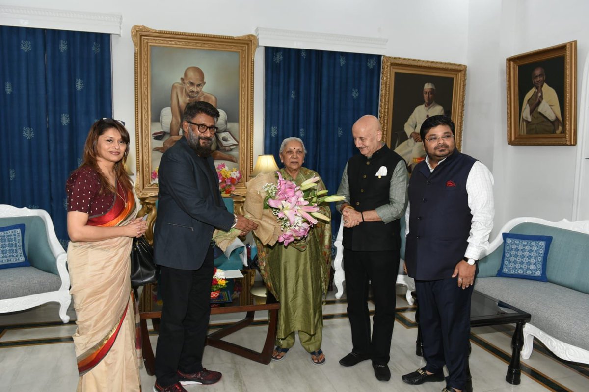mediaamantra's tweet photo. लखनऊ- यूपी की राज्यपाल @anandibenpatel से मिली @KashmirFiles की टीम। @AnupamPKher #TheKasmirFiles https://t.co/i1K54nBGYA
