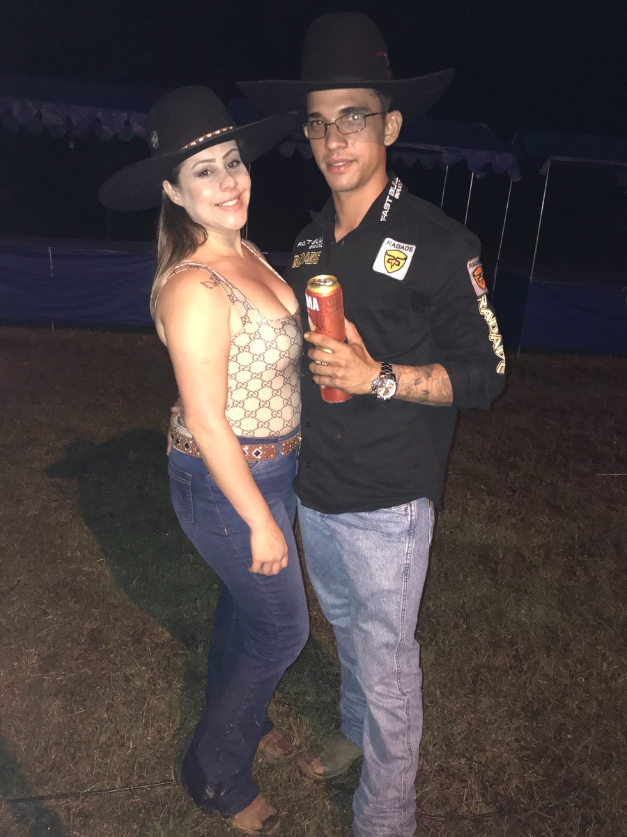 DavisMarcos's tweet photo. Rodeio da Barra do turvo com minha gata! Te amo ❤️ https://t.co/UeGDzVOVPz