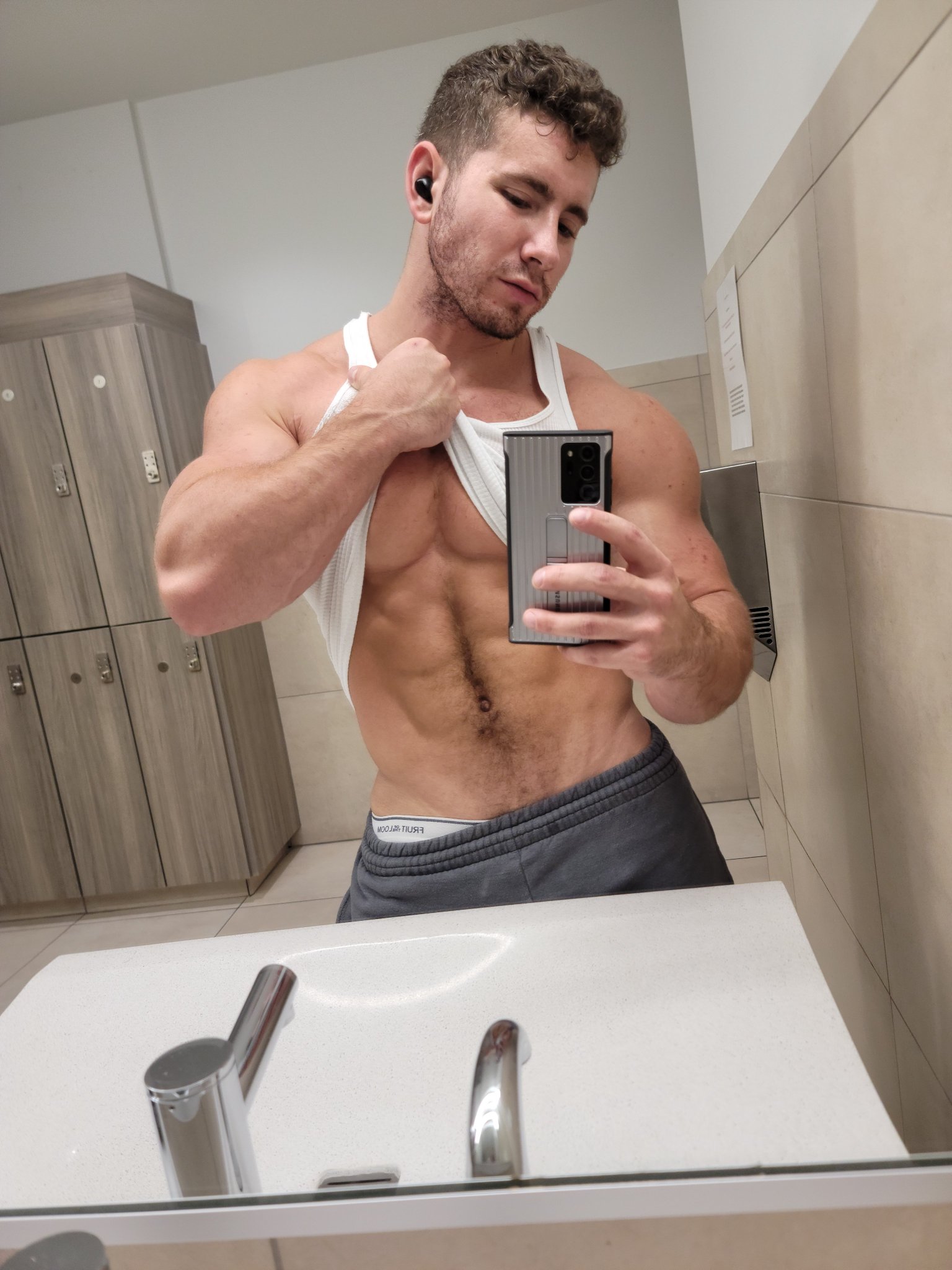 https://t.co/fDboDEekMo
50% off my onlyfans today guys

#muscle #fit #fitness #abs #bigdick #daddy #ddlg