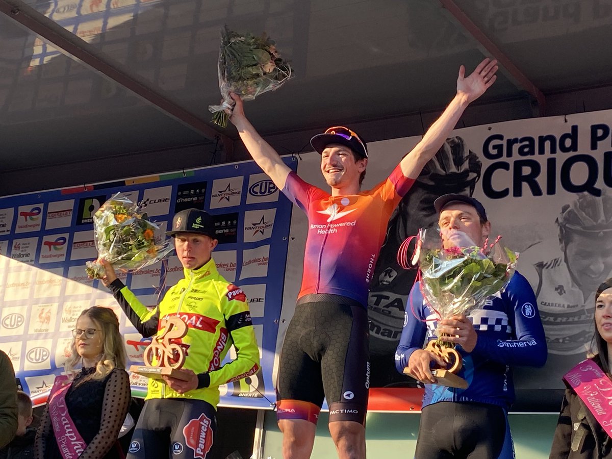 WagnerBazinWB's tweet photo. Notre coureur du groupe de Développement #gilgelders s’est classé 2e du #GrandPrixCriquielion derrière le Canadien @PierAndrCt1 👏🏻
L’apprentissage au sein de notre groupe porte ses fruits 👍
#bingoalpauwelssauceswb
#developpement https://t.co/kDvkJcJOQQ