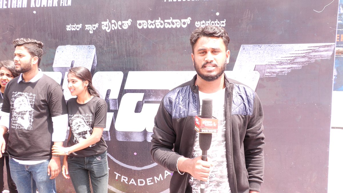 kannadigkrishna's tweet photo. "ಜೇಮ್ಸ್" ಸಿನಿಮಾ ನೋಡಿದ್ರಾ..? ಹೇಗಿದೆ..? 💛❤️

@prajamarganews @PuneethRajkumar @ashwinipuneet @PRK_Productions @PRKAudio 

#ReviewTime #JamesMoviePublicReaction #JamesMovie #KrishnaShetty #KannadigaKrishna #Krishna #Shetty #Kannadiga #James #PublicReaction #Appu #PuneethRajkumar https://t.co/tVegRYInDN