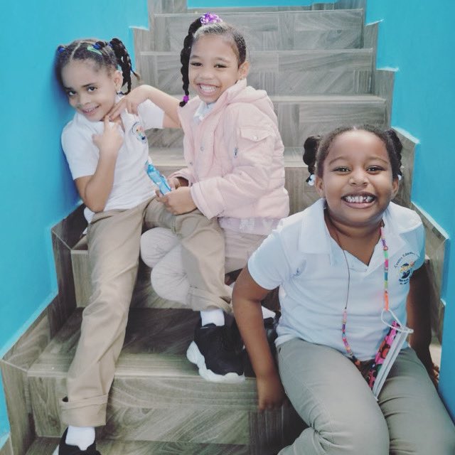 Today is International Day of Happiness! We hope those gorgeous smiles bring a little sun to your Sunday. 🌞 

#RubensShoes #internationaldayofhappiness #happiness #smile #sunshine #dominicanrepublic