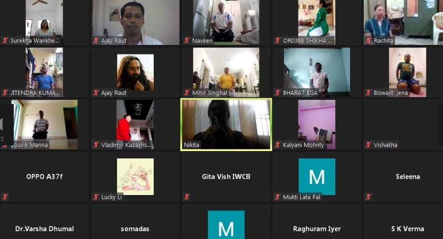 SriSriU's tweet photo. .#SSUMission40X40: Knowledge, Sadhana, Seva, and Satsang help bring about a sense of belonging in no time. On 40 years of the @artofliving, 40 days of online group #Sadhana was conducted every morning. Our faculty and students participated with a lot of enthusiasm
#40YearsofAOL https://t.co/G0tUHKlpzb