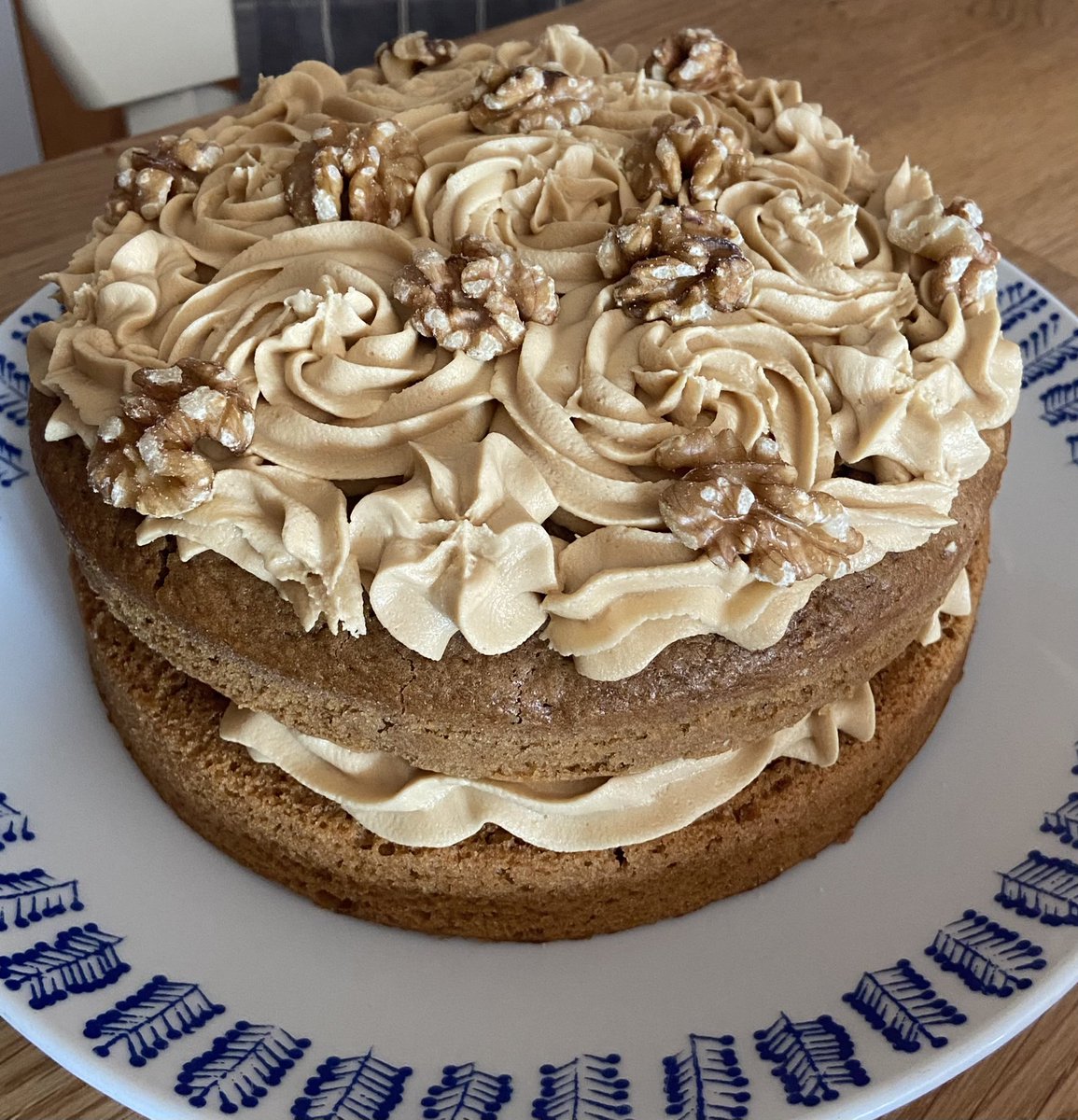 gina_lewis_'s tweet image. A bit of Sunday baking! 👩🏻‍🍳 #vegan #coffeeandwalnutcake 😋