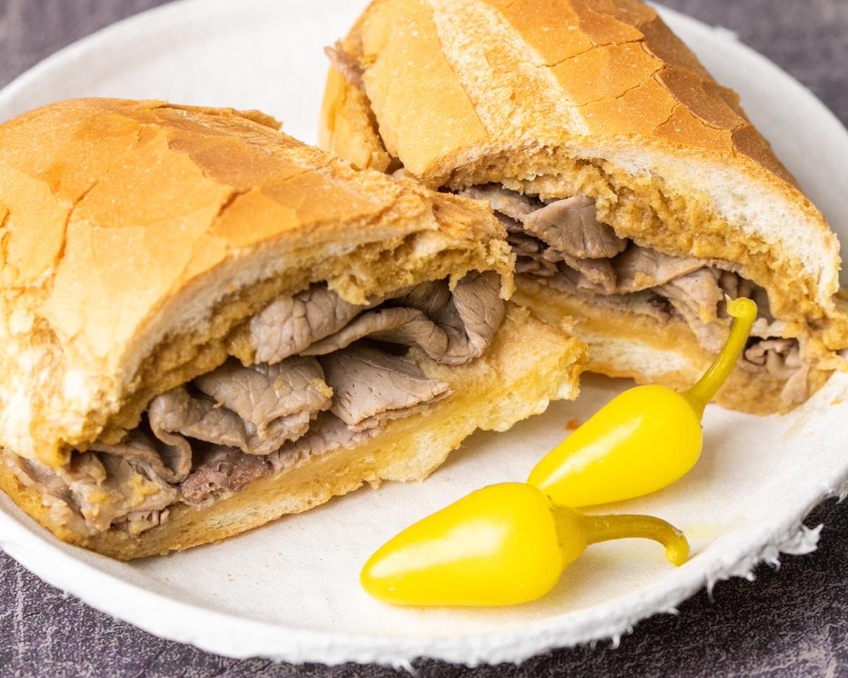 USDA Prime Roast Beef, lightly textured French Roll, and dipped in the natural gravy of the roasts 👏🏼👌🏼#losangeles