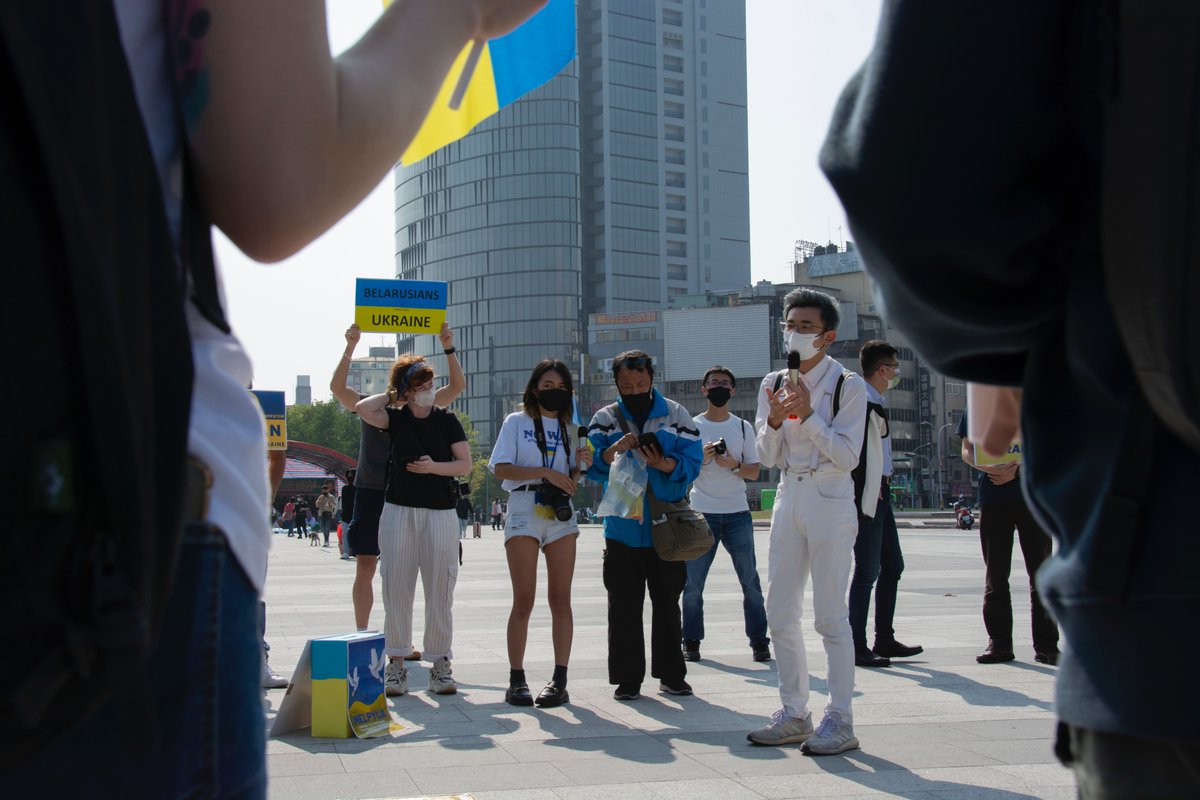1) Entering the fourth week of the #Russian invasion in #Ukraine, about 30 demonstrators held signs and took turns talking to the crowd at the square in front of the train station in #Taichung, #Taiwan, Sunday, March 20, 2022.