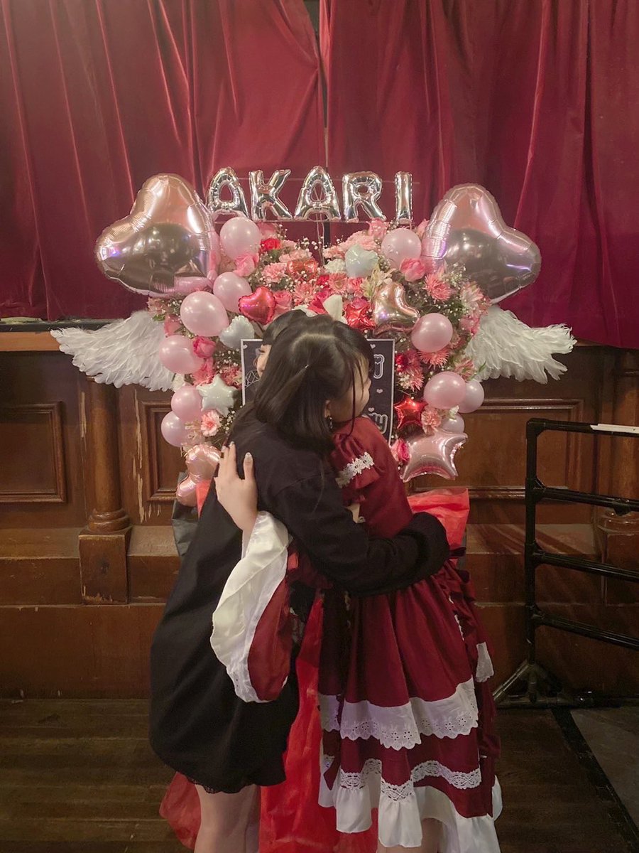 mitsukigtheater's tweet photo. 単独公演アカリちゃんBIRTHDAY SPありがとうございました ദ്ദി^._.^)！❤︎
楽しい曲をたくさん詰め込んでくれてまっしぐら恋心もぺるぺっぽもずっと楽しかった！みんな一緒に踊ってくれてありがとう🥰
アカリちゃん可愛かったね、、❤︎2回目の生誕も祝えて嬉しかった！おめでとうらぶ！ぎゅした https://t.co/c36tJ7cFvZ