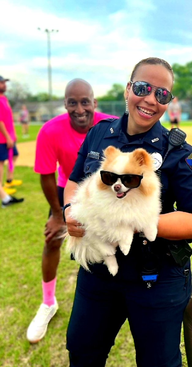 KeniaJA3's tweet photo. When you get photobombed by your friend, Cheif of Police during my news media photoshoot at yesterday's Charity Kickball Game Police Vs Fire. LOL 😆 Fun times!!  😎 It's what we do!  #HePhotobomedMyNewsMediaPhotoshoot #Smiles #Laugher #Police #Firstresponders #HumanizingTheBadge https://t.co/AgTMK1U3rx