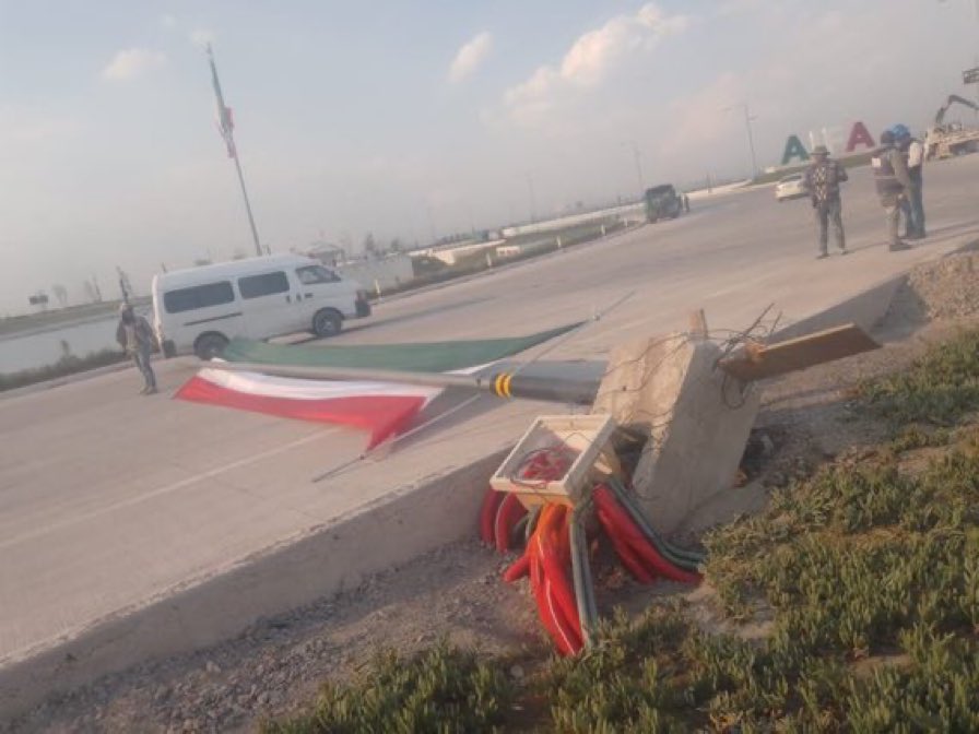 GlodeJo07's tweet image. El AIFA cayéndose a pedazos, así como la 4T