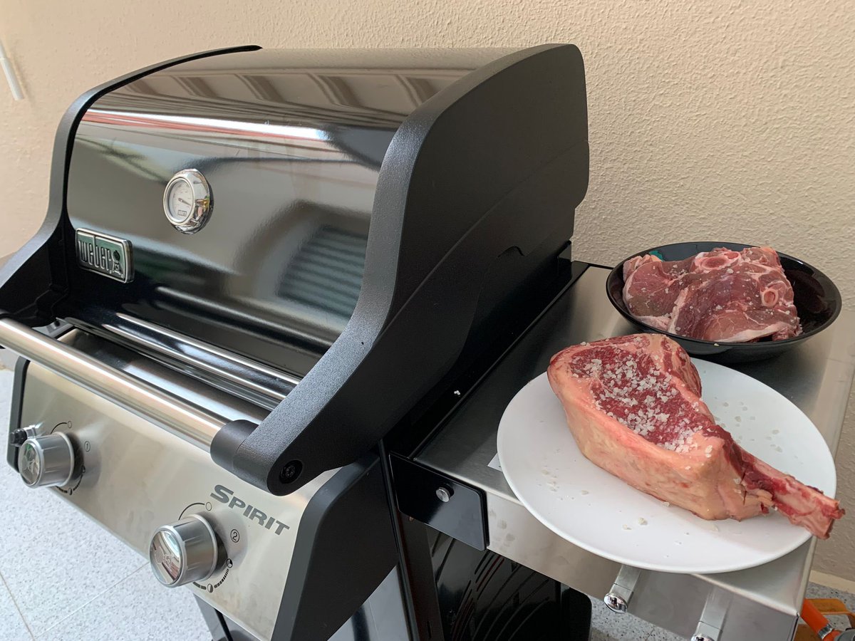 the_neter_'s tweet photo. Estrenem barbacoa amb un combo infal•lible @WeberGrills i #CowboySteak de @butchersociety  👏👏👏👏👏 https://t.co/XYbXkAWB0r