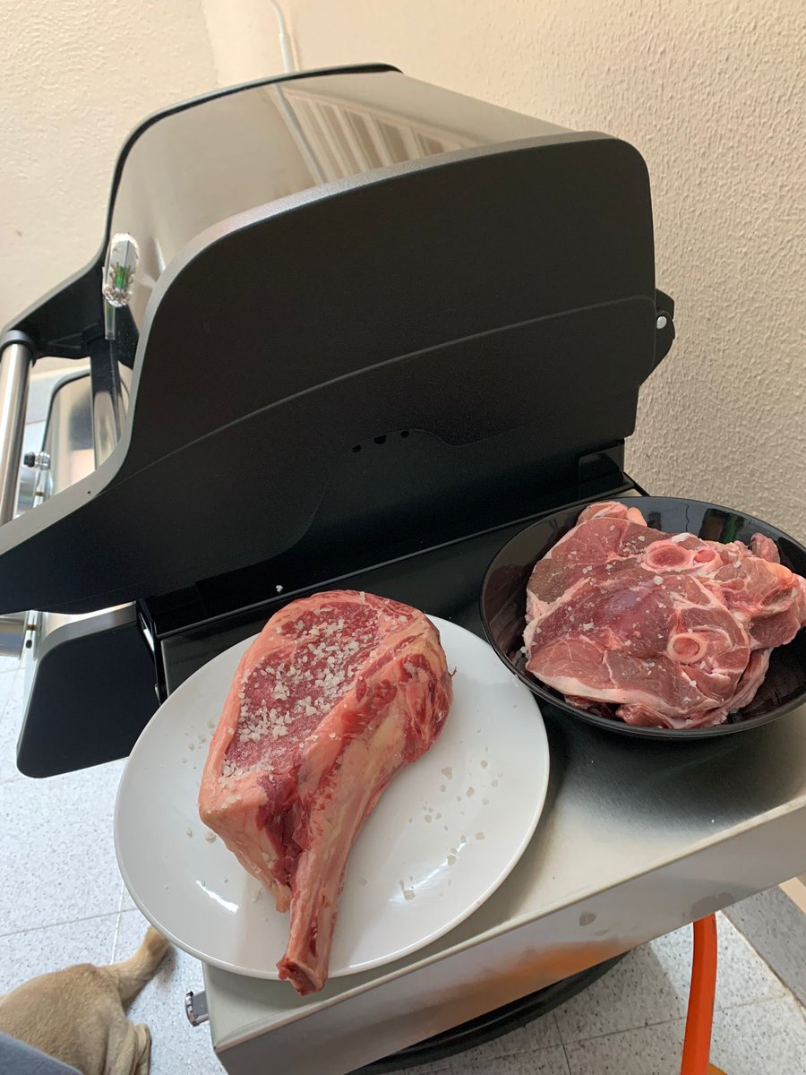 the_neter_'s tweet photo. Estrenem barbacoa amb un combo infal•lible @WeberGrills i #CowboySteak de @butchersociety  👏👏👏👏👏 https://t.co/XYbXkAWB0r