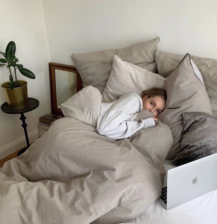 fasshionlover's tweet photo. - cozy at home binge watching netflix https://t.co/G40EI9NVBm