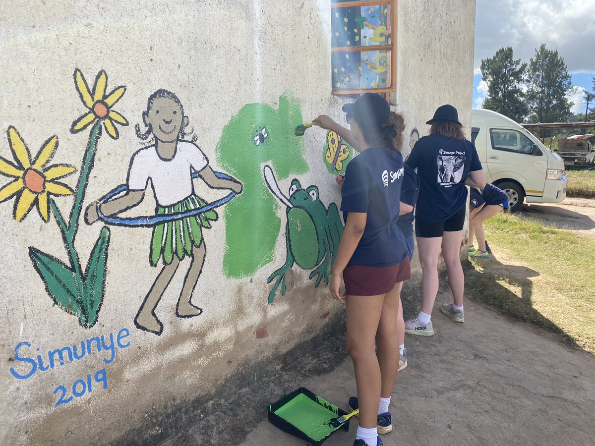 SimunyeUS's tweet photo. Fantastic paint job on the crèche! https://t.co/4g3WaQLVRR