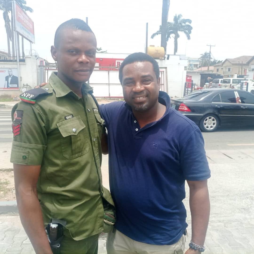 InsideKaduna_'s tweet photo. He was so friendly and calm. I can't believe we still have this type of officers in Nigerian Police.

Please help me thank him. This is phone number 0803 732 2776 

God bless Sergeant Samson of the @PoliceNG 

May Nigeria Succeed 3/3 https://t.co/EM1opQ4iBr