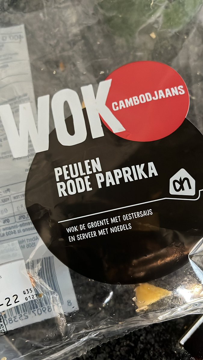 lou_040's tweet photo. Wokgroenten van #AH...PEULEN RODE PAPRIKA.  Ik heb de hoofdprijs want er zitten drie peulen in de zak! Q https://t.co/tMg5AUgO5i