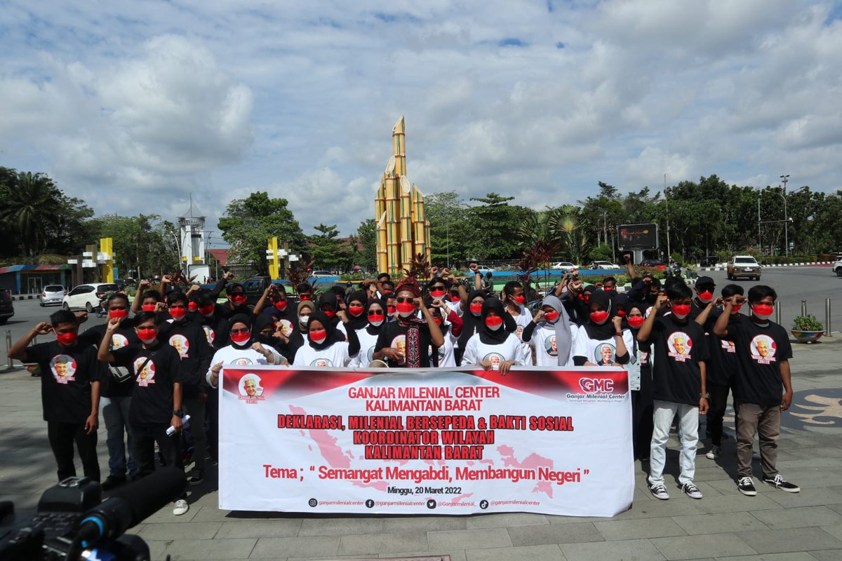 jaya38142531's tweet photo. Tapi andai ada aturan bisa dipilih untuk ke 3x malah kemungkinan kalahnya besar. Karena PDIP cuma bisa mencalonkan beliau sedangkan rivalnya akan punya wajah baru. Pendukung Jokowi juga udah mulai terbagi dari yg tetap mendukung Jokowi, Ganjar milenial Kalimantan barat https://t.co/oj07le33eh