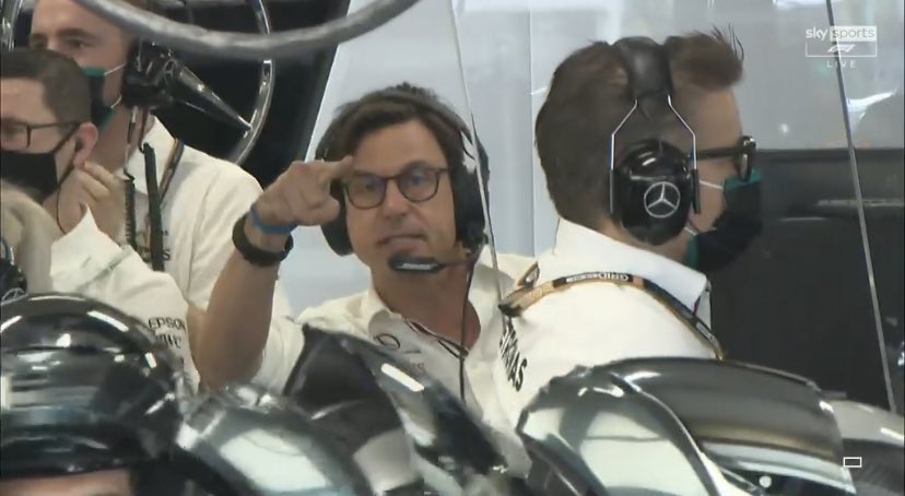 formulews's tweet image. THAT’S FOR AD!!! KARMA IS FUCKING REAL!!! RB IN THE MUD AND IM LIVING FOR THIS!!! 

#BahrainGP