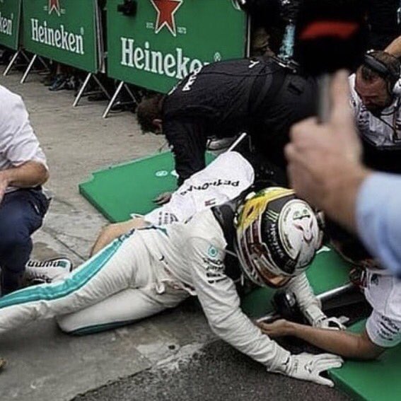 ric3_axel's tweet photo. I SCREAMED SO HARD, IM FUCKIN ON THE FLOOR. THINGS WE LOVE TO FUCKIN SEE. SIR LEWIS HAMILTON IS THE DEFINITION OF NEVER GIVING UP #BahrainGP https://t.co/EhBR8jAjBF