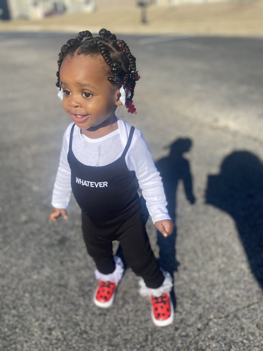 __tlatricee's tweet photo. You hold my heart and I hold your hand🥺❤️🖤🤍 https://t.co/uwjViMCHov
