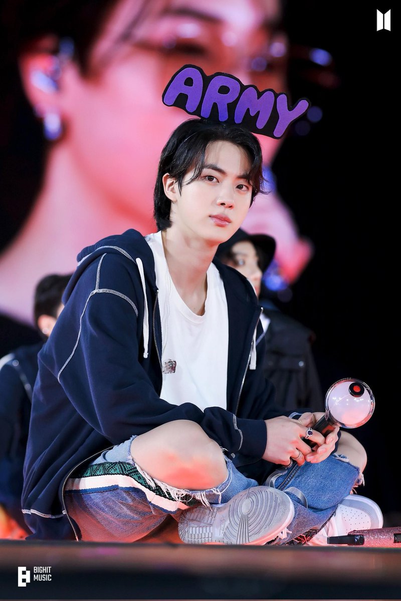 Enteral_army's tweet photo. Wishing wwh jinnie a speedy recovery with his surgery 🥺 hope he's doing well and that he's not hurting to much 💫.
#GetWellSoonSeokjin #BTSJIN #bts https://t.co/MCc6UCNK9l