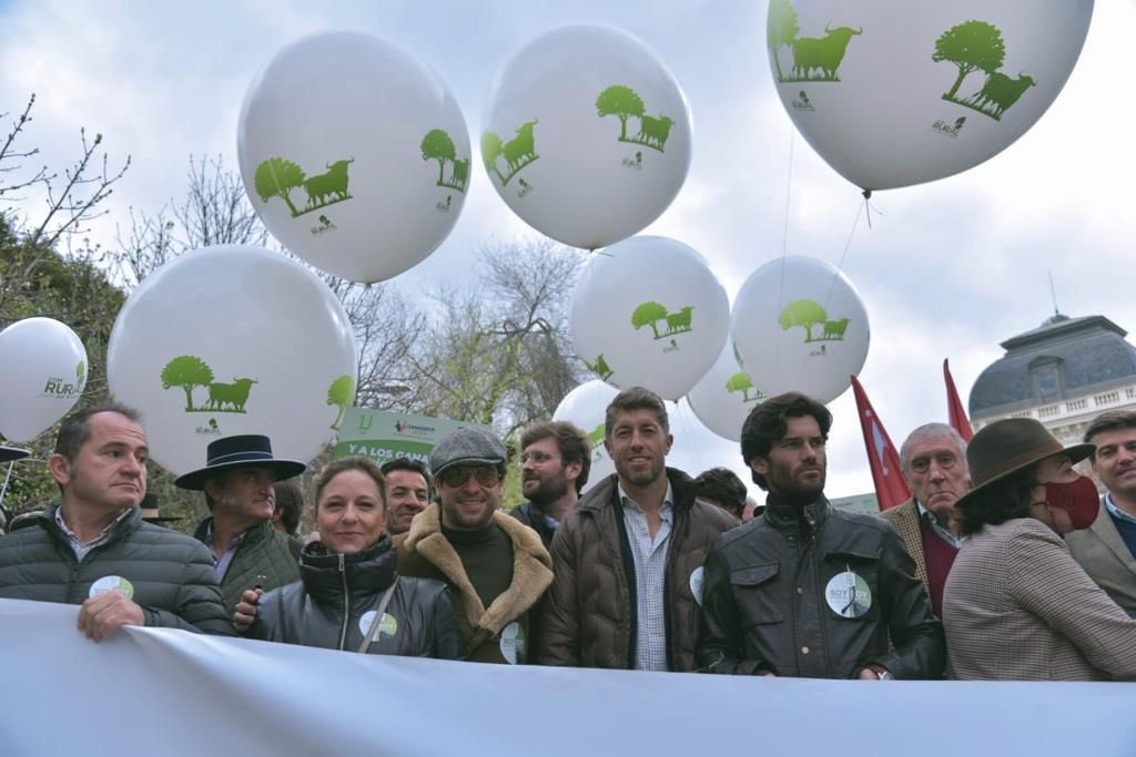 PeredaDehesilla's tweet photo. 👏 Enhorabuena a todos por el gran éxito de la manifestación #20MRural, donde el mundo del 🐂 toro también ha arrimado el hombro para defender el 🌳 campo y nuestras tradiciones https://t.co/DwelArvbxc