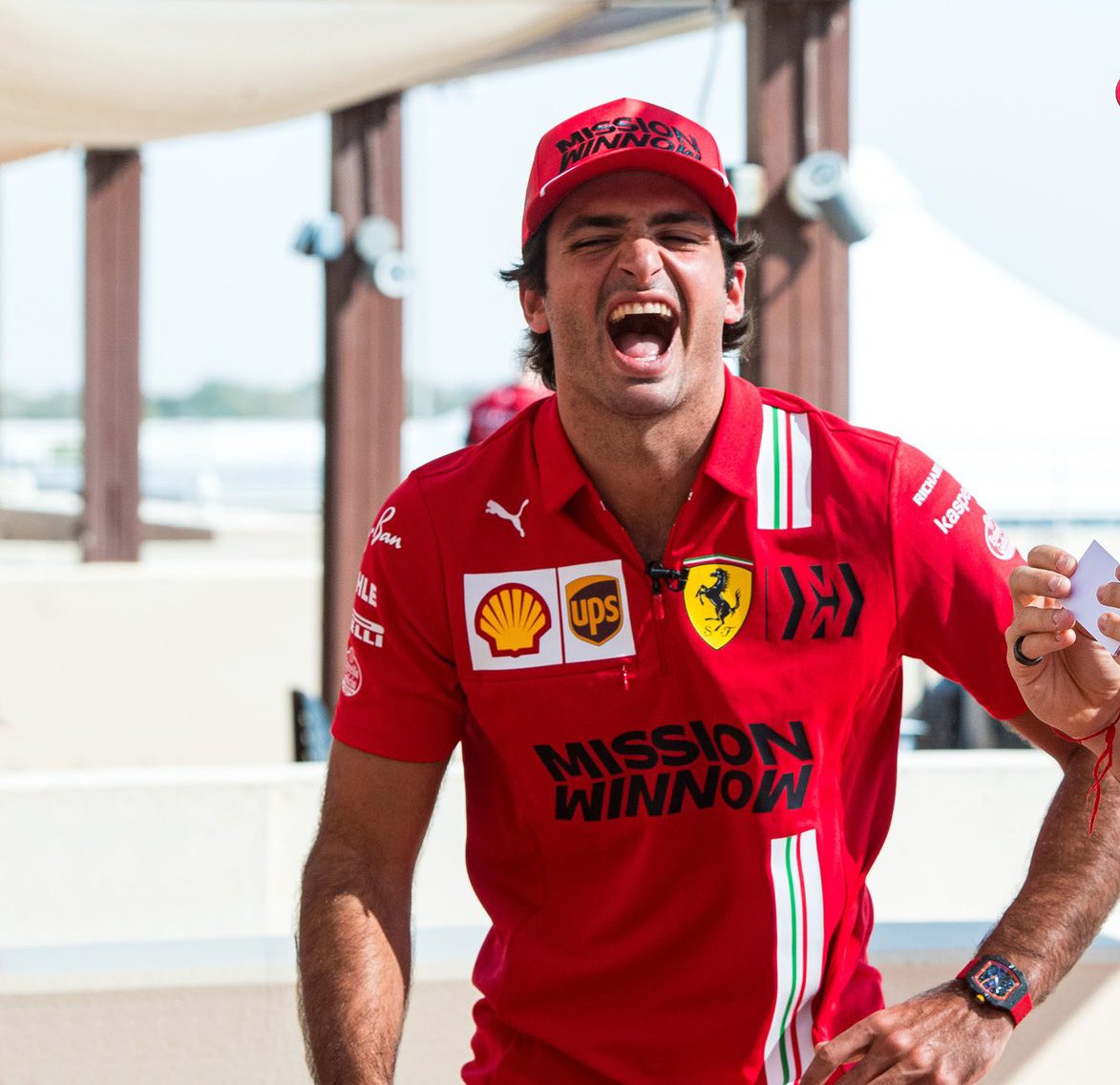 mercleclerc's tweet photo. Eu vendo o lewis falar q sente mt pelos carros da redbull https://t.co/0cJNhHfS8P