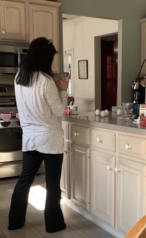 afbookmark's tweet image. #HappySpring! According to folklore, you can stand a raw egg on its end on the Spring equinox. This has delighted me since my childhood … pure FUN at its best with perhaps a broken egg here or there. Can you do it?! #FolkloreFun #SpringEquinox #Eggs #BalancingAct