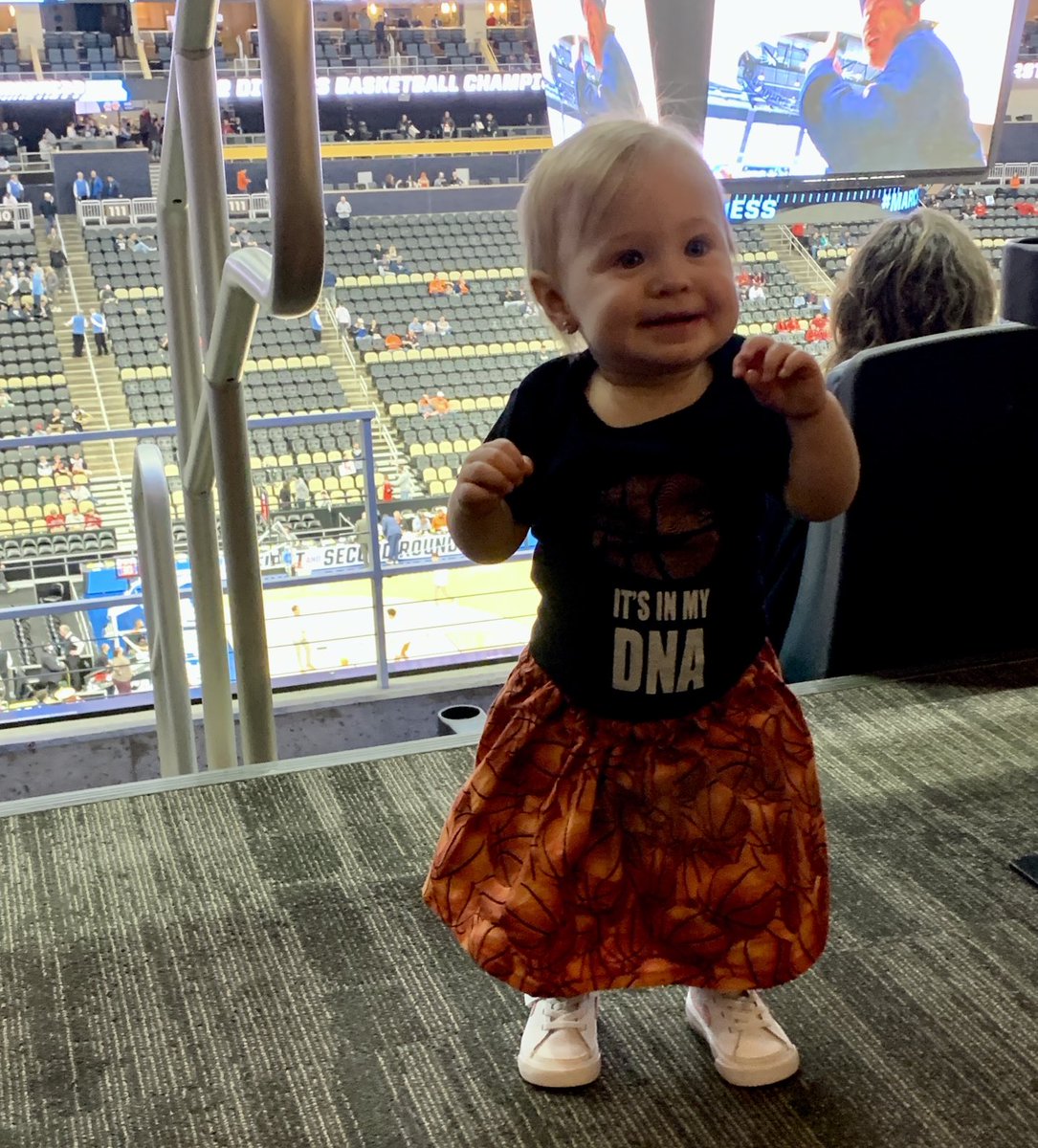 shelliott32's tweet photo. No place else I’d rather be to celebrate my 1st birthday! Back for round 2! Next stop Sweet Sixteen! #mmselfie #MarchMadness https://t.co/WwIEnbmZ2k